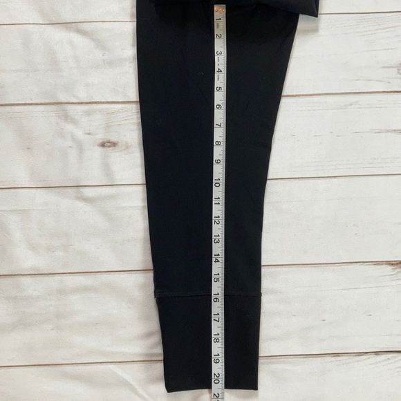 Athleta Black Mind Over Mat Capri Leggings - Picture 10 of 10
